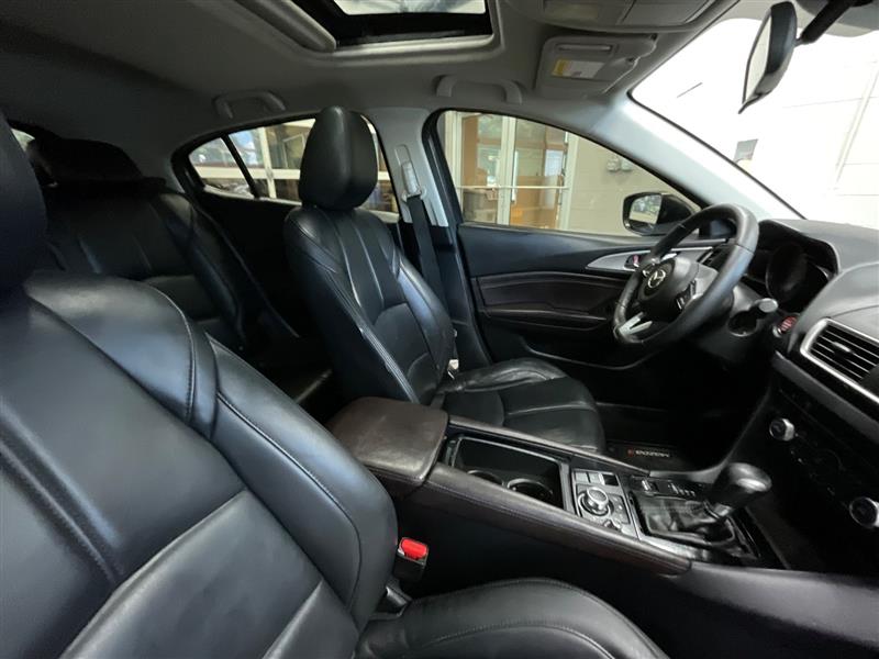 2018 MAZDA MAZDA3 TOURING