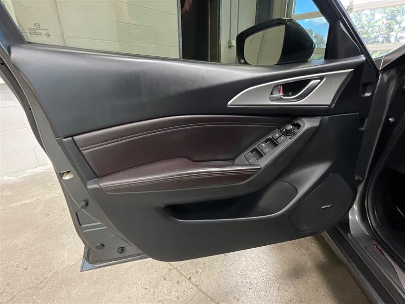 2018 MAZDA MAZDA3 TOURING