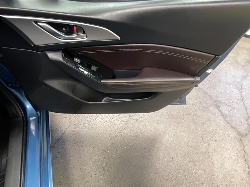 2018 MAZDA MAZDA3 5-DOOR Touring