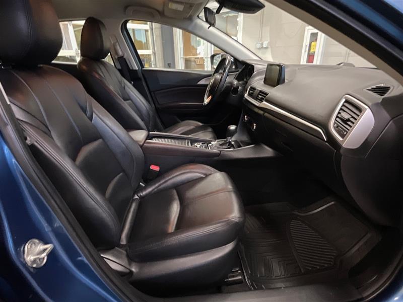 2018 MAZDA MAZDA3 5-DOOR Touring