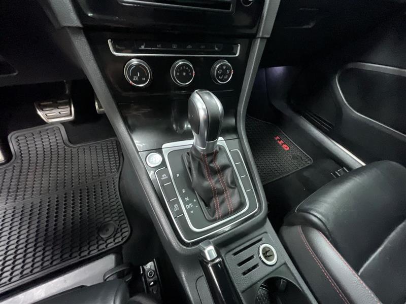 2017 VOLKSWAGEN GOLF GTI SE