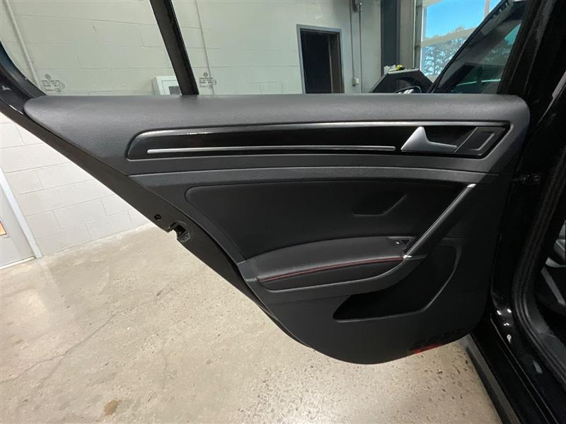 2017 VOLKSWAGEN GOLF GTI SE
