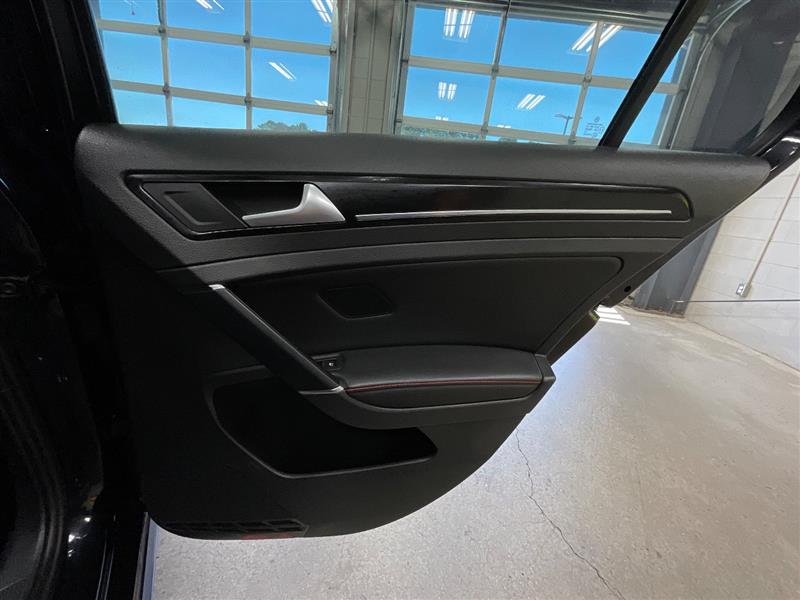 2017 VOLKSWAGEN GOLF GTI SE