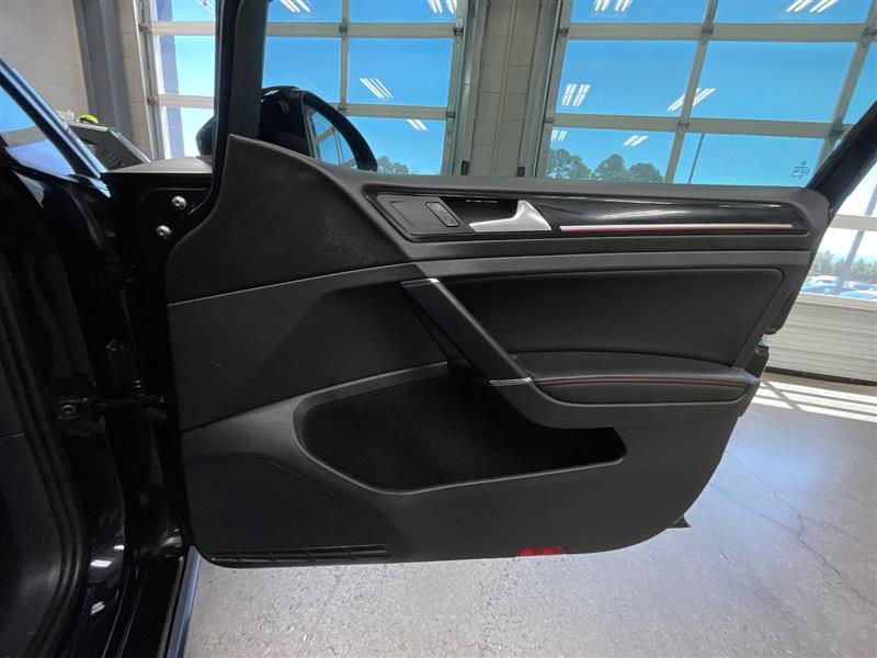 2017 VOLKSWAGEN GOLF GTI SE