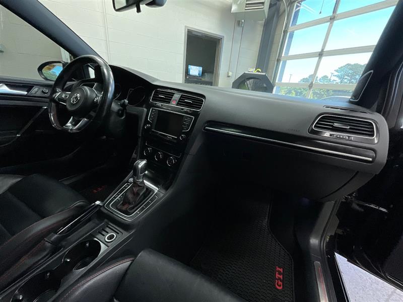 2017 VOLKSWAGEN GOLF GTI SE