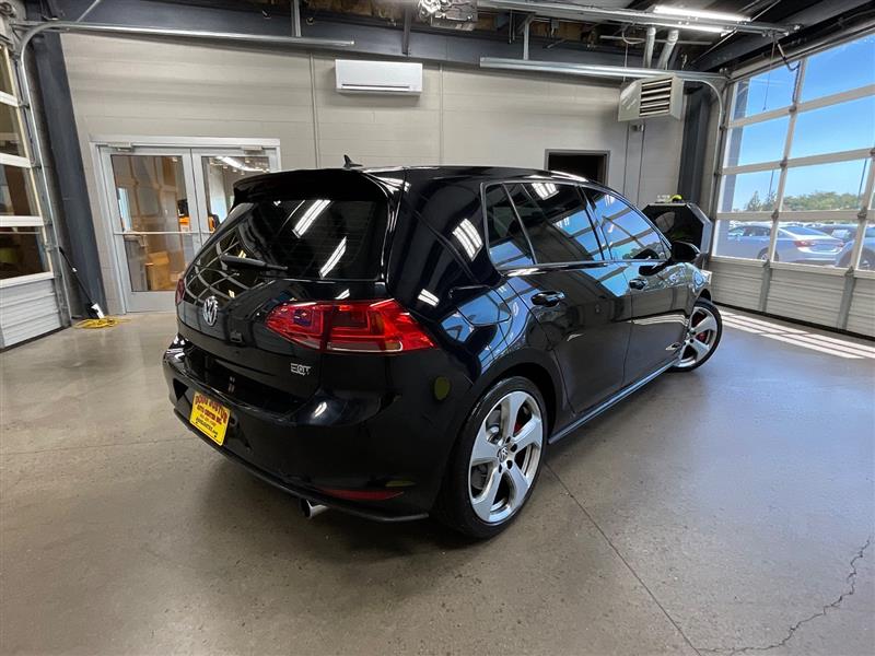 2017 VOLKSWAGEN GOLF GTI SE