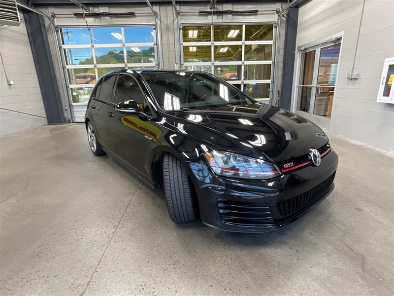 2017 VOLKSWAGEN GOLF GTI SE