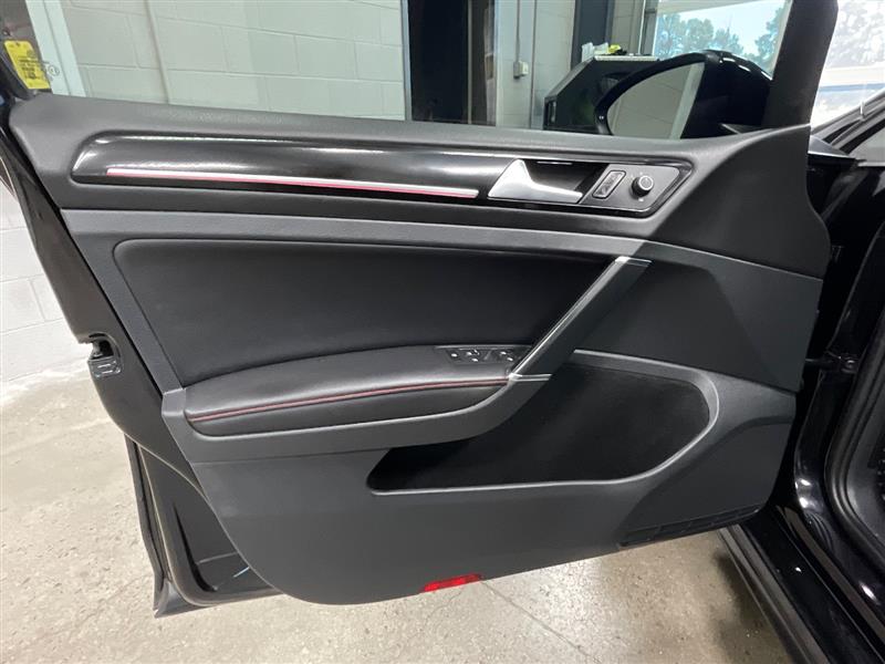 2017 VOLKSWAGEN GOLF GTI SE