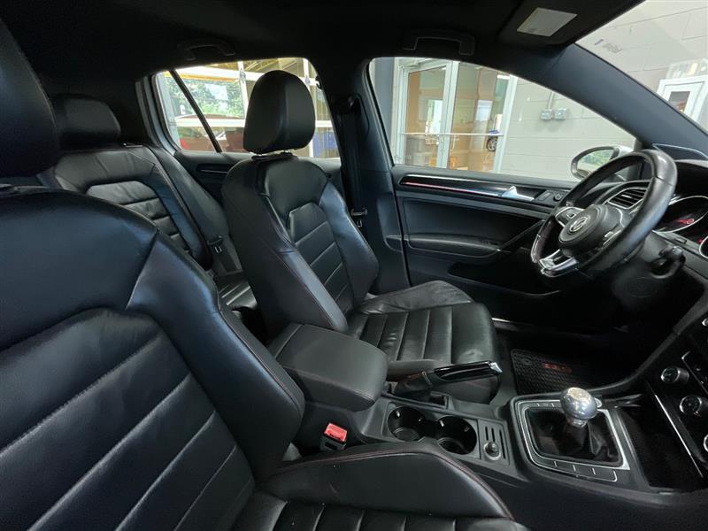2015 VOLKSWAGEN GOLF GTI SE