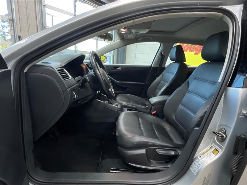 2011 VOLKSWAGEN JETTA SE