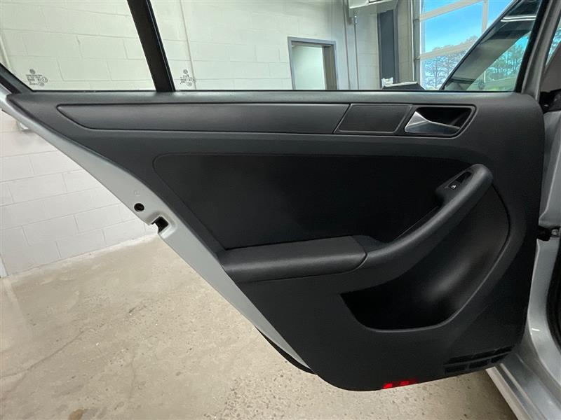 2011 VOLKSWAGEN JETTA SE