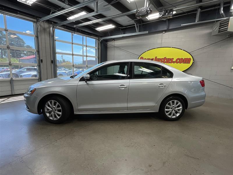 2011 VOLKSWAGEN JETTA SE