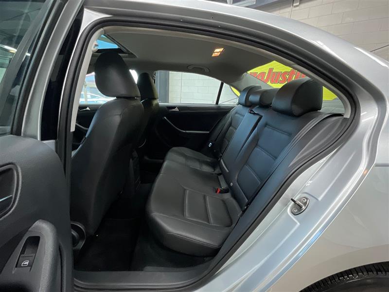 2011 VOLKSWAGEN JETTA SE