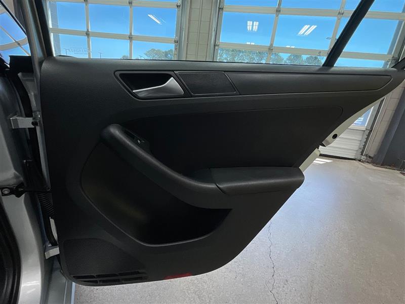 2011 VOLKSWAGEN JETTA SE