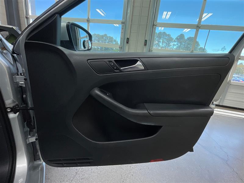 2011 VOLKSWAGEN JETTA SE