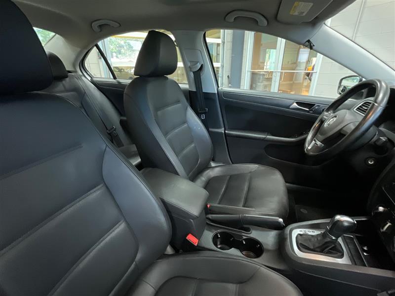 2011 VOLKSWAGEN JETTA SE