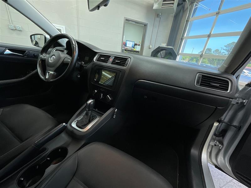 2011 VOLKSWAGEN JETTA SE