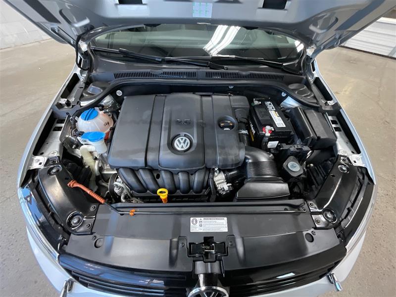 2011 VOLKSWAGEN JETTA SE