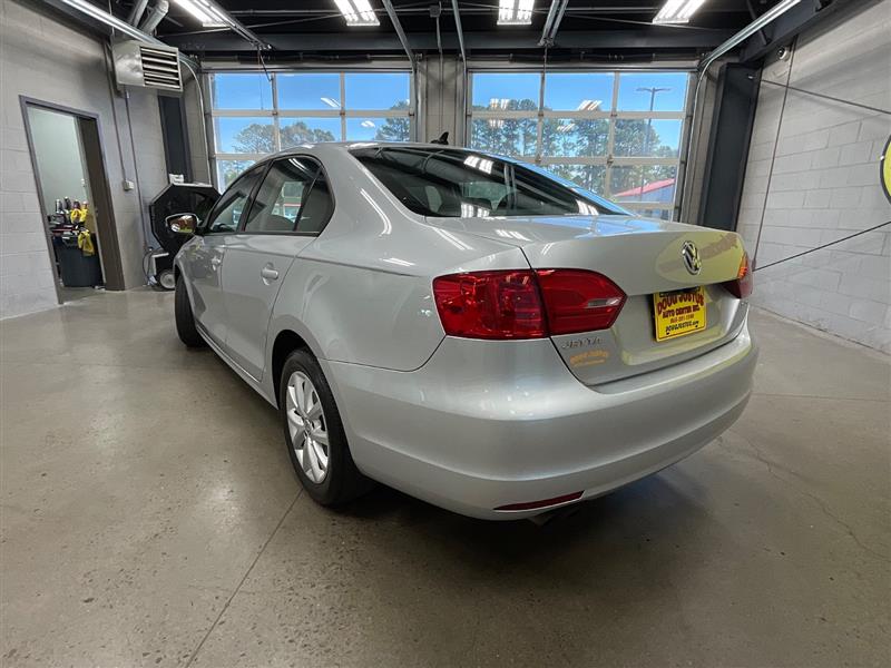 2011 VOLKSWAGEN JETTA SE