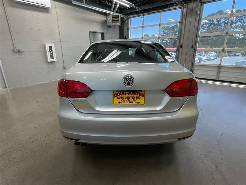2011 VOLKSWAGEN JETTA SE
