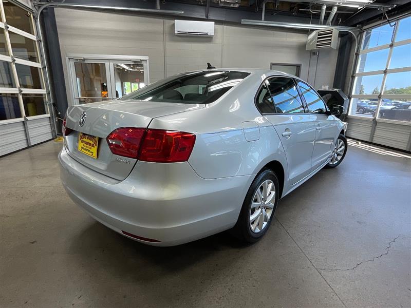 2011 VOLKSWAGEN JETTA SE