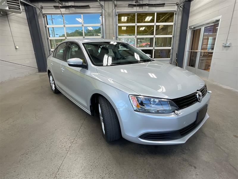 2011 VOLKSWAGEN JETTA SE