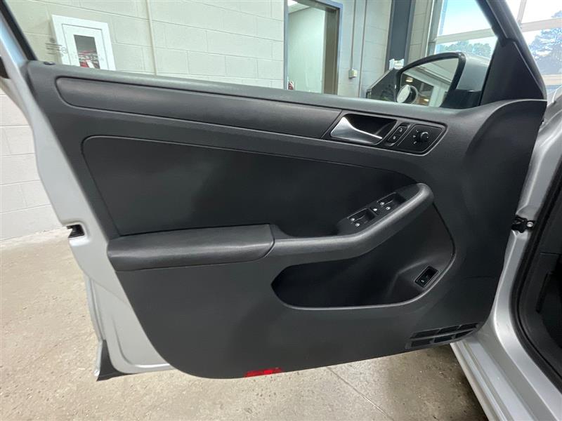 2011 VOLKSWAGEN JETTA SE