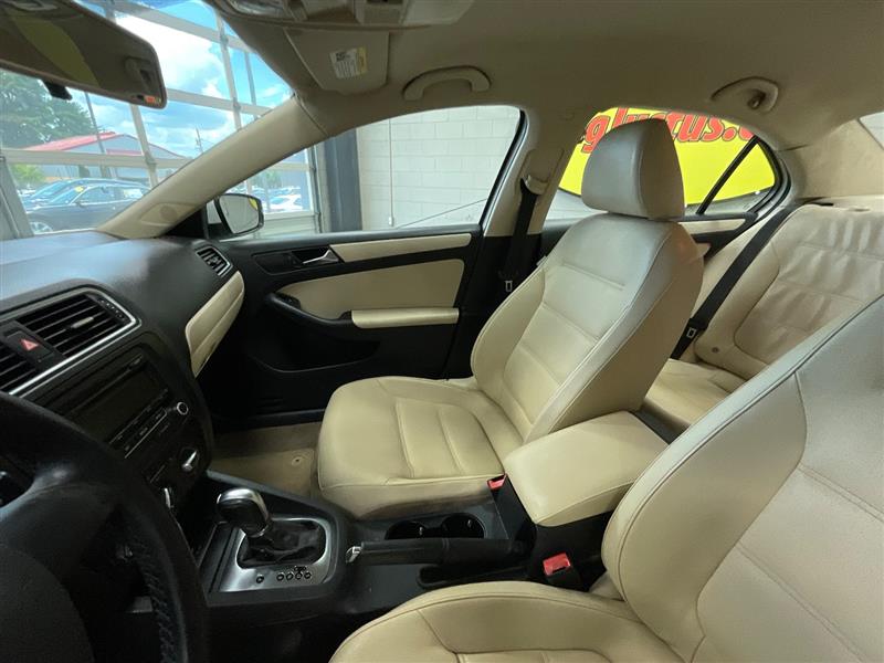 2011 VOLKSWAGEN JETTA SE