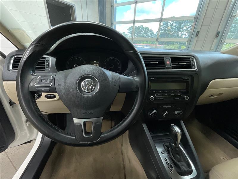 2011 VOLKSWAGEN JETTA SE
