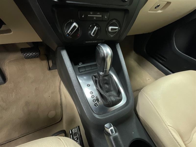 2011 VOLKSWAGEN JETTA SE