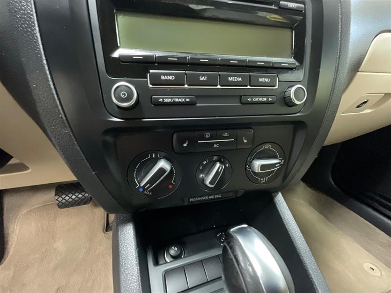 2011 VOLKSWAGEN JETTA SE
