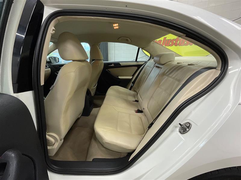 2011 VOLKSWAGEN JETTA SE