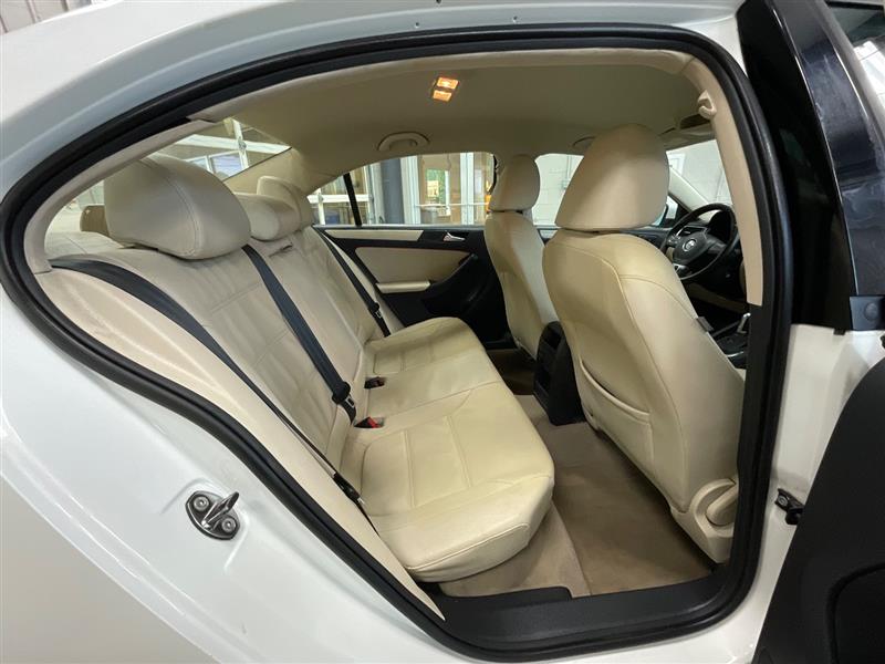 2011 VOLKSWAGEN JETTA SE