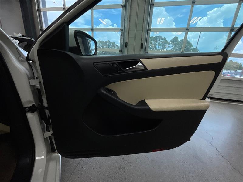 2011 VOLKSWAGEN JETTA SE