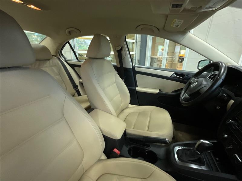 2011 VOLKSWAGEN JETTA SE