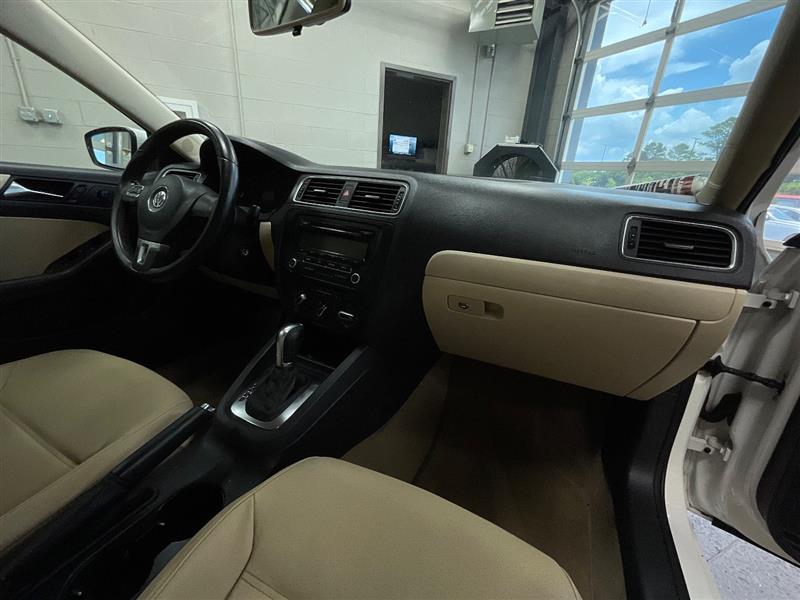 2011 VOLKSWAGEN JETTA SE