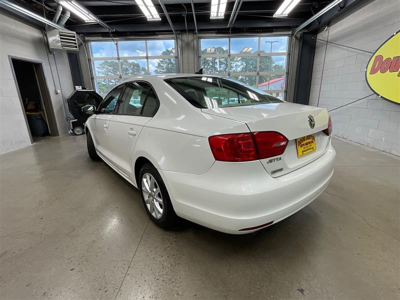 2011 VOLKSWAGEN JETTA SE