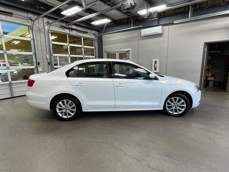2011 VOLKSWAGEN JETTA SE