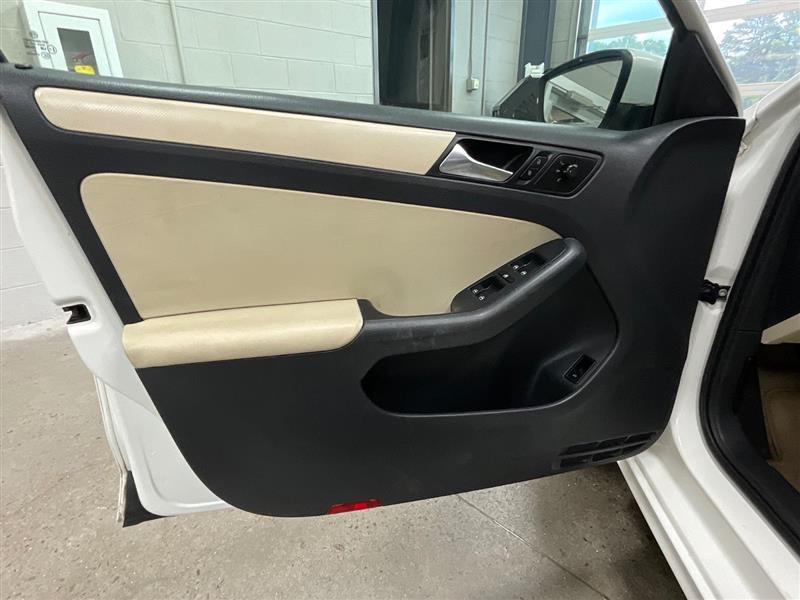 2011 VOLKSWAGEN JETTA SE