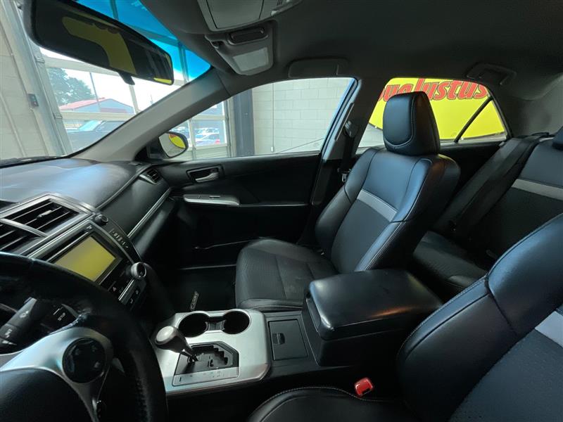 2014 TOYOTA CAMRY SE