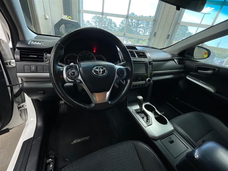2014 TOYOTA CAMRY SE