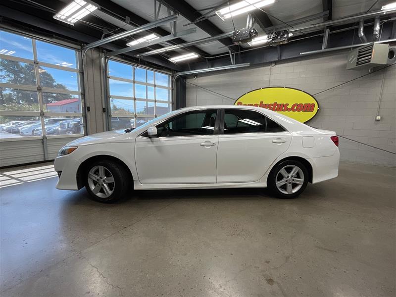 2014 TOYOTA CAMRY SE