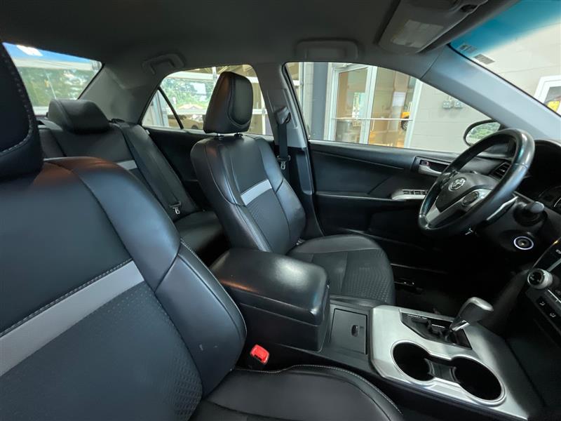 2014 TOYOTA CAMRY SE
