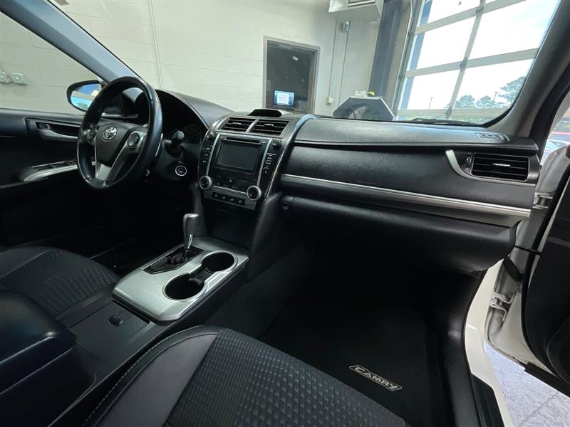 2014 TOYOTA CAMRY SE