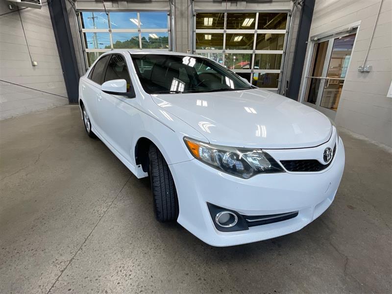 2014 TOYOTA CAMRY SE