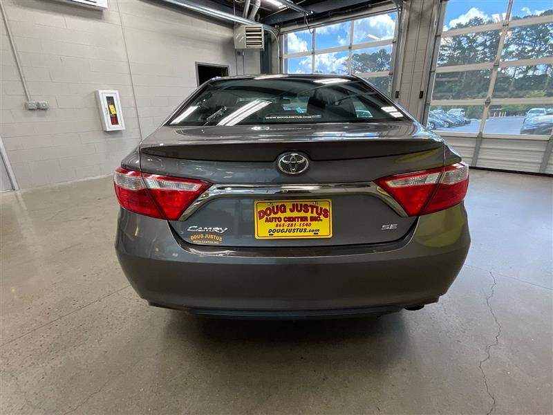2016 TOYOTA CAMRY SE