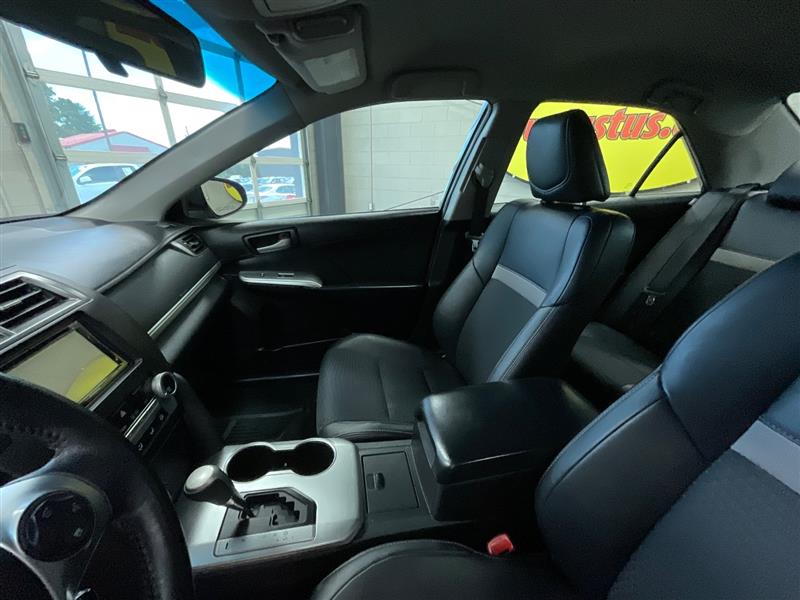 2014 TOYOTA CAMRY SE