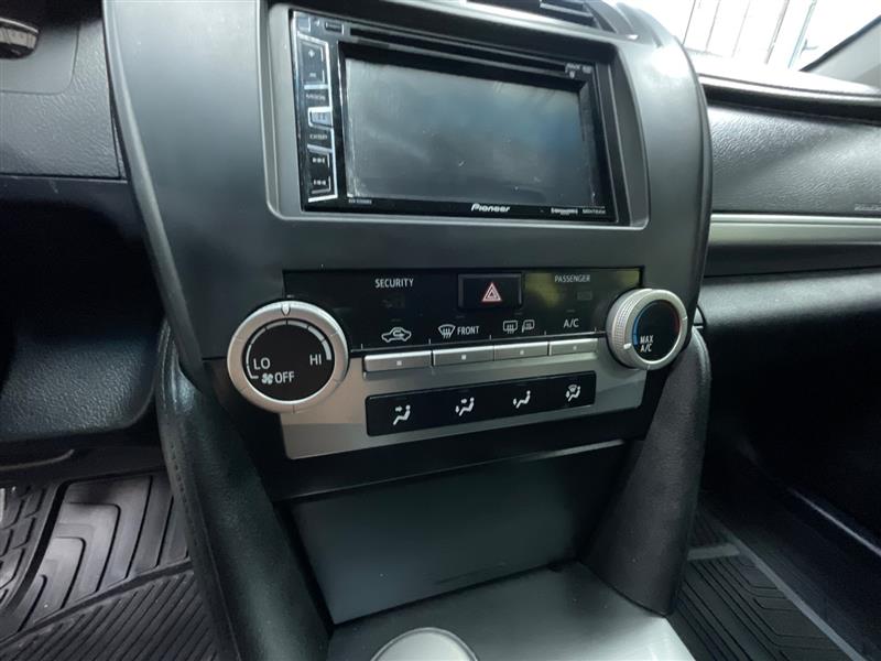 2014 TOYOTA CAMRY SE