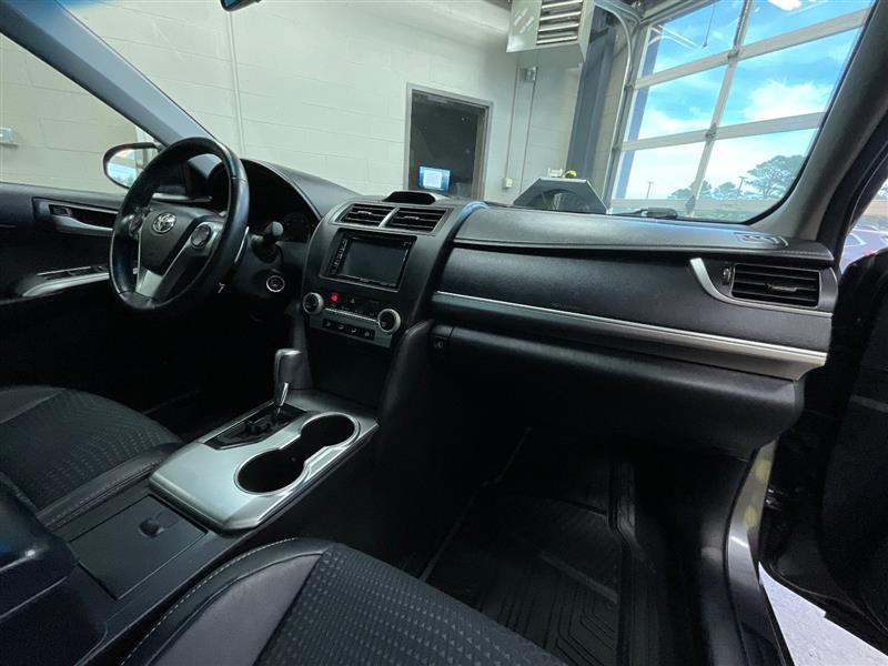 2014 TOYOTA CAMRY SE