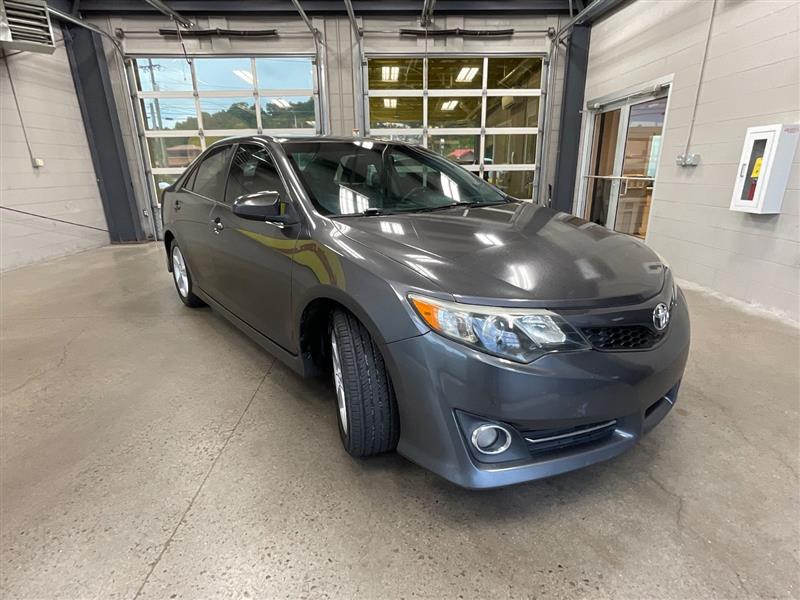 2014 TOYOTA CAMRY SE